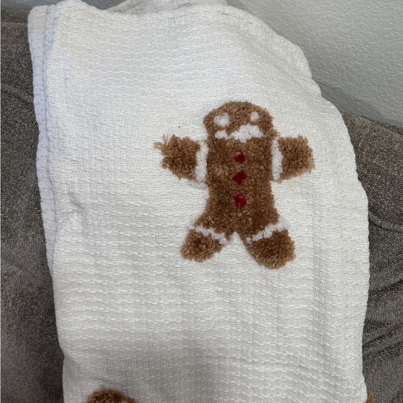 NWT Gingerbread Tufted Throw Blanket - Picture 3 of 4